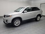 Used 2015 Kia Sorento EX image 2