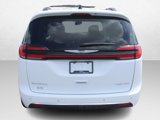 Used 2023 Chrysler Pacifica Limited image 4