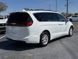 Used 2022 Chrysler Pacifica Touring-L image 5