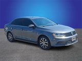 Used 2017 Volkswagen Jetta SE image 3