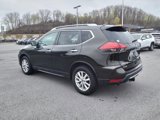 Used 2017 Nissan Rogue SV w/ SV Family Package image 4