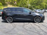 Used 2022 Chrysler Pacifica Limited w/ S Appearance Package image 3