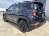 Used 2018 Jeep Renegade Altitude image 3