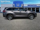 Used 2019 Toyota Highlander XLE image 3