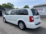 Used 2014 Chrysler Town & Country Touring image 3