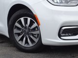 Certified 2022 Chrysler Pacifica Touring-L image 4