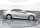 Used 2022 Toyota Camry LE image 2