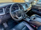 Used 2019 Toyota Highlander XLE image 3