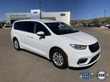 Used 2023 Chrysler Pacifica Touring-L image 3