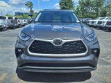 Used 2022 Toyota Highlander XLE image 2