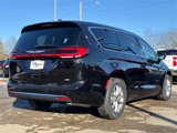 New 2025 Chrysler Pacifica Select image 3