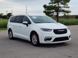 Used 2023 Chrysler Pacifica Touring-L image 3