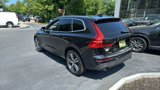 Used 2019 Volvo XC60 T5 Momentum w/ Multimedia Package image 3
