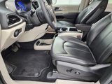 Used 2023 Chrysler Pacifica Touring-L image 6