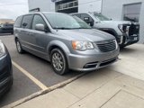 Used 2014 Chrysler Town & Country Touring image 2