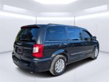 Used 2016 Chrysler Town & Country Touring image 3