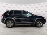 Used 2019 Jeep Cherokee Trailhawk image 2