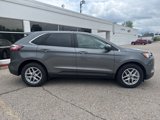 Used 2022 Ford Edge SEL w/ Convenience Package image 2