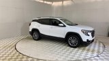 Used 2022 GMC Terrain SLT w/ Infotainment Package II image 2
