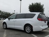 New 2025 Chrysler Pacifica Select image 4