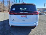 New 2025 Chrysler Pacifica Select image 3