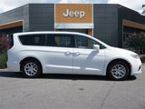 Used 2022 Chrysler Pacifica Touring-L image 6