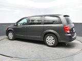 Used 2018 Dodge Grand Caravan SE image 4