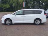 Used 2022 Chrysler Pacifica Touring-L image 2