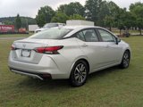 Used 2023 Nissan Versa SV image 3