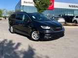 Used 2022 Chrysler Pacifica Touring-L image 2