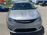 Used 2020 Chrysler Pacifica Touring-L image 2
