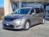 Used 2017 Chrysler Pacifica Touring-L image 3