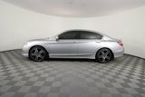 Used 2017 Honda Accord Touring image 2