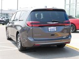 Used 2021 Chrysler Pacifica Touring-L image 6