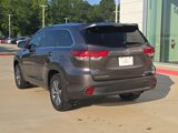 Used 2018 Toyota Highlander XLE image 3
