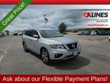 Used 2017 Nissan Pathfinder SV image 2