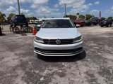 Used 2017 Volkswagen Jetta SE image 3