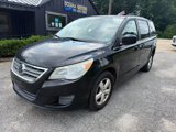 Used 2011 Volkswagen Routan SE image 4