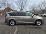 Used 2017 Chrysler Pacifica Limited w/ Advanced Safetytec Group image 2