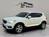 Used 2020 Volvo XC40 T4 Momentum image 2