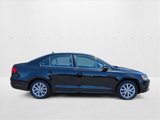 Used 2011 Volkswagen Jetta SE image 4