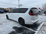 Used 2022 Chrysler Pacifica Limited w/ Uconnect Theater Family Group image 4