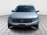 Used 2022 Volkswagen Tiguan SE w/ Panoramic Sunroof Package image 2
