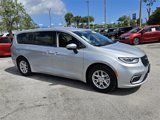 Used 2023 Chrysler Pacifica Touring-L image 2