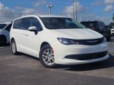 Used 2022 Chrysler Voyager LX image 2