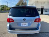 Used 2012 Volkswagen Routan SE image 4