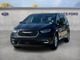 Used 2024 Chrysler Pacifica Touring-L image 2