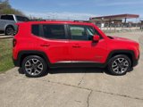 Used 2018 Jeep Renegade Latitude w/ Advanced Technology Group image 2