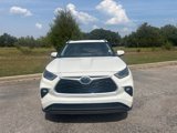 Used 2021 Toyota Highlander XLE image 2