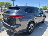 Used 2022 Toyota Highlander XLE image 6